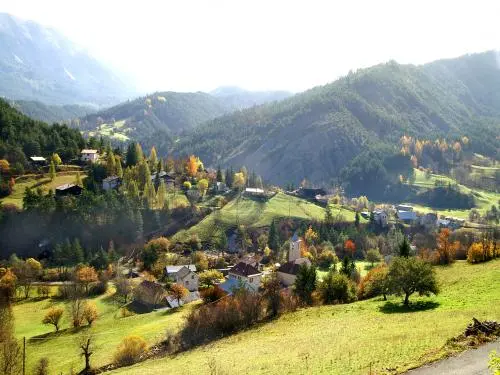 Verdaches - Guía turismo, vacaciones y fines de semana en Alpes de Alta Provenza