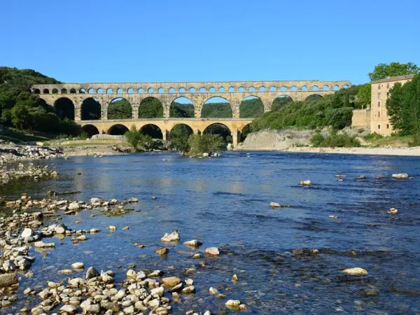 Puente romano del Gard - Monumento en Vers-Pont-du-Gard