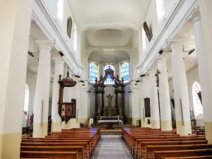 Nave of the Church of Our Lady of Verzy (© J.E)
