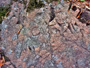 Petroglyph geschreven op steen (© J. E)