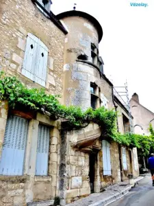 House with turret (© Jean Espirat)