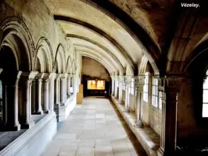 Couloir restant de l'ancien cloître (© Jean Espirat)