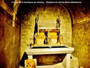 Relics of Sainte-Marie-Madeleine, in the crypt (© J.E)