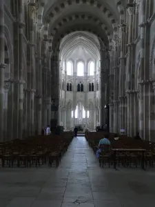 La basilique Sainte-Madeleine (© Frantz)