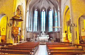 El interior de la iglesia de Saint-Jean-Baptiste.