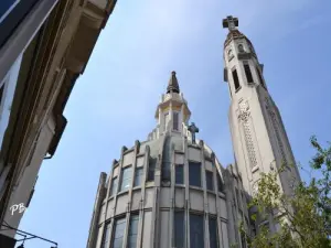 Chiesa di Saint-Blaise con il suo campanile che culmina a 67 metri