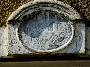 Clé de linteau datée de 1849 (© J.E)