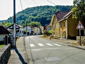 Rue du commerce à Villars-sous-Dampjoux (© J.E)