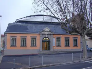 Фасад муниципального музея Пауля Дини