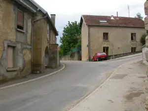 Au carrefour de la rue des Sources et de la rue de Fanican