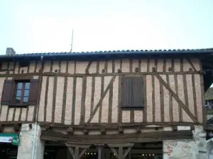 casas de madera en el pueblo