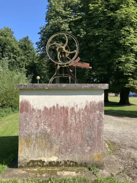 Lavoir de VilliersSaintBenoît Monument à VilliersSaintBenoît