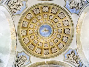 Dome above the choir of the church (© J.E)