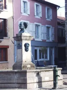 Fontaine avec le buste de Philibert Besson