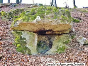 Rock ' Tante Höhle Airie ' '(© Jean Espirat)