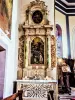 左の祭壇-ロザリオを持つ聖母（©J.E）