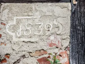 Date 1839 on the wall of a house (© J.E)