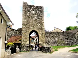 Oude poort van Nernier, uitzicht van buiten (© Jean Espirat)