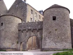 Portão noroeste medieval de Flavigny (© Jean Espirat)