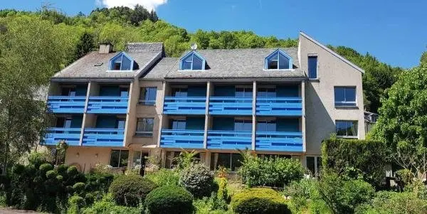 Le Castel du Cantal Groupe Village Fani - Hotel Urlaub & Wochenende in Thiézac