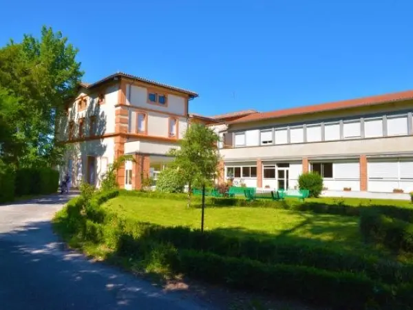 Centre Louis Ormières - Hotel vacaciones y fines de semana en Montauban