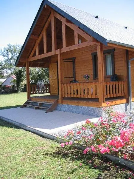 Chalets du Lac - Holiday & weekend hotel in Arcizans-Avant