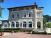 Château Blanchard - Holiday & weekend hotel in Chazelles-sur-Lyon