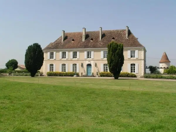 Château du Bourbet - Holiday & weekend hotel in Cherval