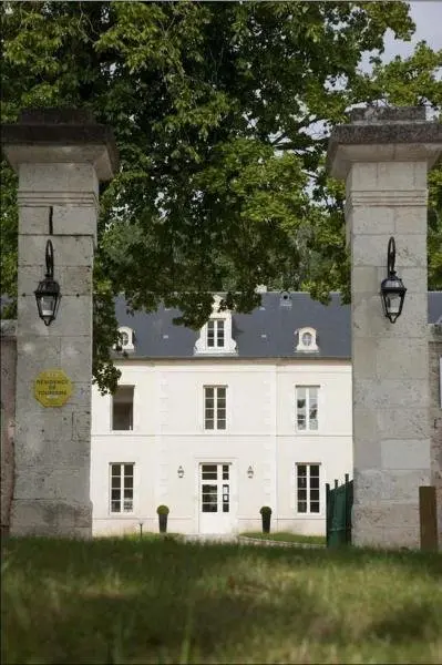 Château De Lazenay - Résidence Hôtelière - ヴァカンスと週末向けのホテルのBourges