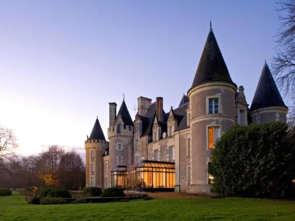 Château Golf des Sept Tours - ヴァカンスと週末向けのホテルのCourcelles-de-Touraine