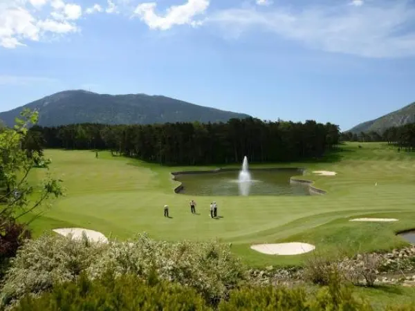 Château et Golf De Taulane - Hôtel vacances & week-end à La Martre