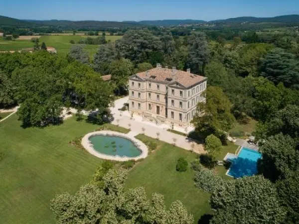 Château de Montcaud - Hôtel vacances & week-end à Sabran