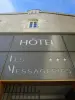 Cit'Hotel des Messageries - ヴァカンスと週末向けのホテルのSaintes