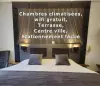 Cit'Hotel Le Cheval Blanc Cognac Centre - ヴァカンスと週末向けのホテルのCognac