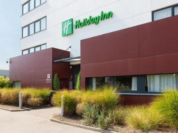 Holiday Inn - Strasbourg - Nord, an IHG Hotel - ヴァカンスと週末向けのホテルのSchiltigheim