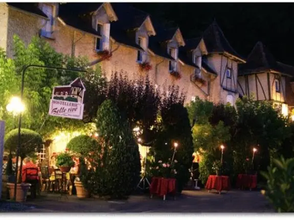 Hostellerie Belle Rive - Hotel vacaciones y fines de semana en Gagnac-sur-Cère