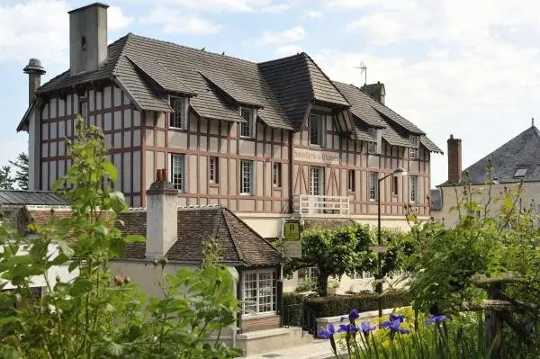 Hostellerie Du Chateau - Hotel vacanze e weekend a Chaumont-sur-Loire