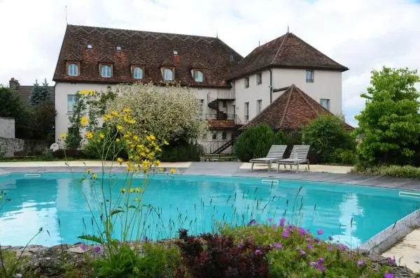 Hostellerie de la Tour d'Auxois - 假期及周末酒店在Saulieu