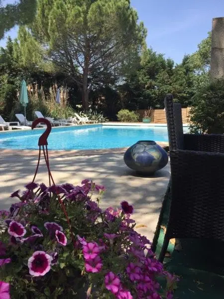 Hostellerie De La Source - Holiday & weekend hotel in Arles