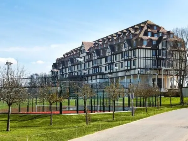 Hôtel Barrière L'Hôtel du Golf - Hotel Urlaub & Wochenende in Deauville