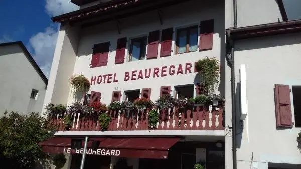 Hotel Le Beauregard - Holiday & weekend hotel in Divonne-les-Bains