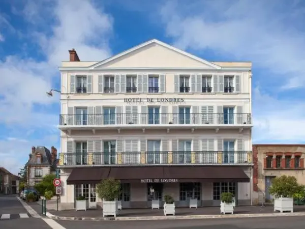 Hôtel de Londres - ヴァカンスと週末向けのホテルのFontainebleau