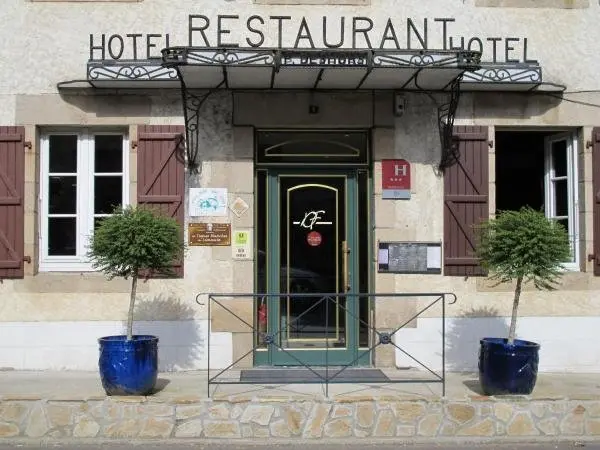 Hôtel Deshors-Foujanet - ヴァカンスと週末向けのホテルのChamboulive