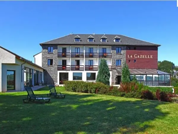 Hotel La Gazelle - Holiday & weekend hotel in Besse-et-Saint-Anastaise