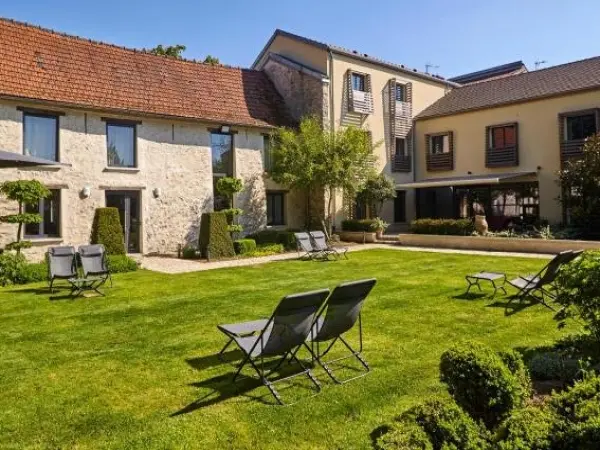 Hôtel Les Herbes Folles - Hotel vacanze e weekend a Mauregard