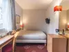 Hotel Ours Blanc - Place Victor Hugo - Holiday & weekend hotel in Toulouse