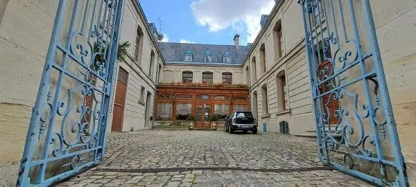 Hôtel Particulier des Canonniers - ヴァカンスと週末向けのホテルのSaint-Quentin