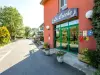 Hôtel Restaurant La Crèche et sa piscine intérieure - Отель для отдыха и выходных — La Chomette