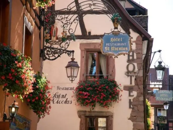 Hôtel le Saint Nicolas - Hotel vacaciones y fines de semana en Riquewihr