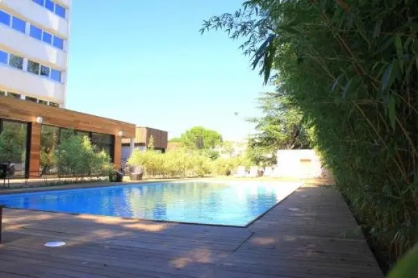 HÔTEL C SUITES chambres spacieuses - Holiday & weekend hotel in Nîmes
